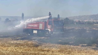 Çorumda tarlada çıkan anız yangını söndürüldü