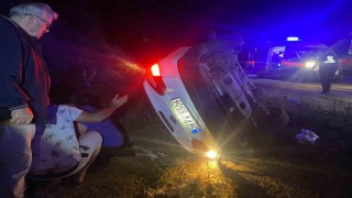 Çorumda virajı alamayan otomobil devrildi: 5 yaralı