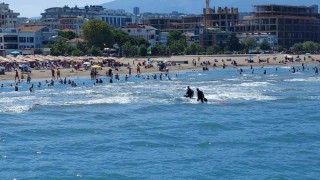 Çorumdan yüzmek için Samsuna gelen gençlerden biri boğuldu, diğeri kayıp