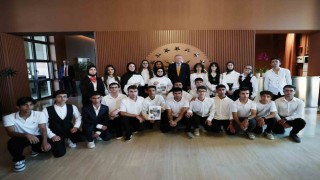 Cumhurbaşkanı Erdoğan, Ahlatta öğrencileri kabul etti