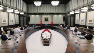 Cumhurbaşkanı Recep Tayyip Erdoğan başkanlığındaki Yüksek Askeri Şura (YAŞ) Toplantısı Cumhurbaşkanlığı Külliyesinde başladı.