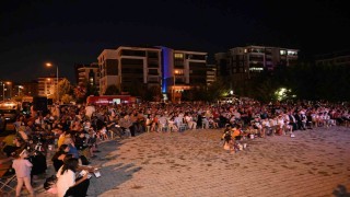 Çünür yaz akşamı sinema etkinliğine yoğun ilgi