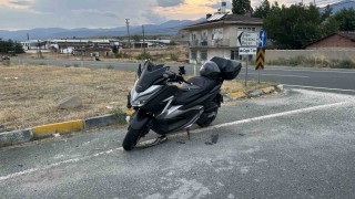 D100da otomobil ile çarpışan motosiklet sürücüsü yaralandı