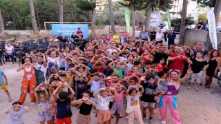 Defne Belediyesinin Bostancık Mahallesinde düzenlediği etkinlikte çocuklar doyasıya eğlendi