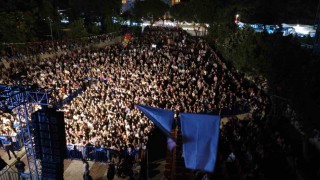 Demirci Kurtuluş Festivalinde Merve Özbey sahne aldı