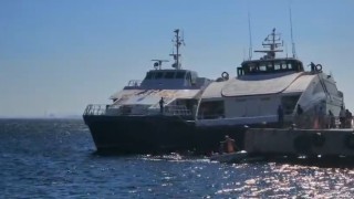 Deniz otobüsü Avşa Adası açıklarında kayalıklara çarptı: Yolcular tahliye edildi