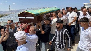 Denizde arkadaşıyla boğularak hayatını kaybeden 17 yaşındaki genç toprağa verildi