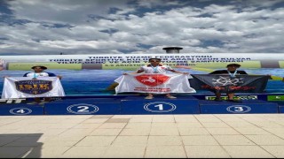 Denizlinin altın kulaçı Türkiye şampiyonu oldu