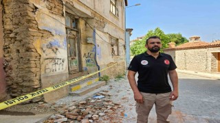 Depremde hasar gören Sındırgıda bilimsel çalışmalar sürüyor