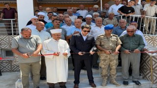 Depremde yıkılan cami dualarla yeniden ibadete açıldı