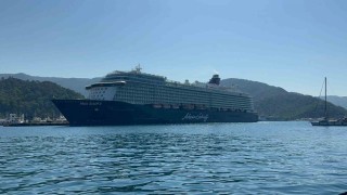 Dev yolcu gemisi binlerce yolcusu ile Marmarise geldi