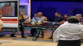 Devrilen traktörün sürücüsü ağır yaralandı