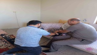 Diclede hasta, yaşlı ve yatalak vatandaşların kimlik kartı başvuruları evlerinde alınıyor