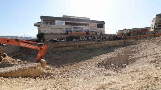 Dilovası Kent Meydanında çalışmalar sürüyor