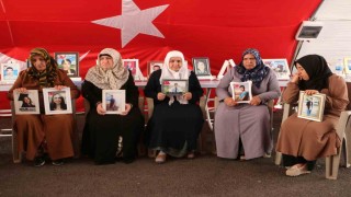 Diyarbakır anneleri müjdeli bir haber almak için çadırdan ayrılmıyor
