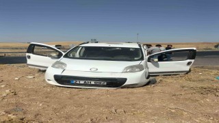 Diyarbakırda hafif ticari ile otomobil çarpıştı: 5 yaralı