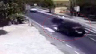 Diyarbakırda sepetli motosiklet ile otomobil çarpıştı: 2 kişi yaralandı