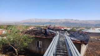 Doğanşehirde çatı yangını