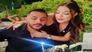 Doğum günü partisinden dönen nişanlı çift ağaca saplanan otomobilde can verdi