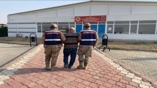 Dolandırıcılık suçundan aranan şahıs, kardeşinin evinde yakalandı