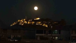 Dolunay, Van Kalesiyle buluştu