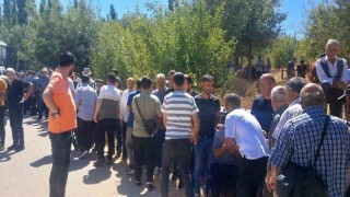 Düğün sonrası evine uğurlanırken yengesinin kurşununa hedef olan damat son yolculuğuna uğurlandı