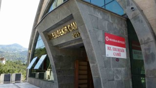 Dünyada bir benzeri olmayan cami görüntüsüyle dikkat çekiyor