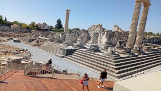 Dünyanın ilk kehanet merkezi Apollon Tapınağı, gece müzeciliğine açıldı