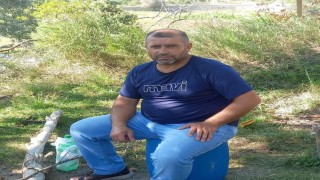 Ecel inşaat işçisini ağaç altında dinlenirken yakaladı