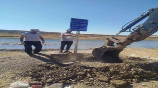 Eğil Belediyesi piknik alanlarının temiz tutulması için 3 dilde uyarı levhaları yerleştirdi
