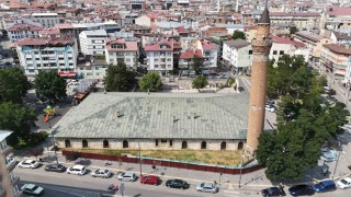 Eğri minaresiyle dikkat çeken 832 yıllık tarihi Sivas Ulu Camiinin restorasyon çalışmalarına başlandı