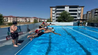 Elazığda çocuklar hem öğreniyor hem eğleniyor