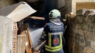 Elazığda havalandırma boşluğunda çıkan yangın paniğe neden oldu