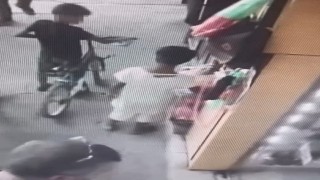 Elazığda küçük çocukların hırsızlığı kamerada