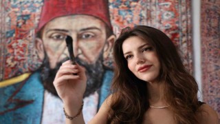 Elazığlı genç mühendis, halı üzerine portre çizimleriyle dünyaya açıldı