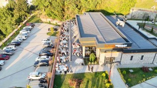 En mutlu Evetler bu salonda yankılanıyor