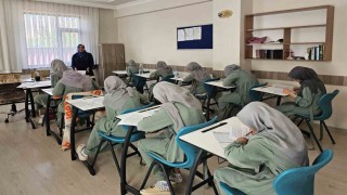 Erzincanda Kuran Kursu öğrencilerine yönelik dini bilgiler ve tecvid sınavı yapıldı