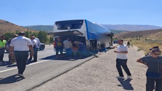 Erzincanda otobüs yoldan çıktı: 1 yaralı