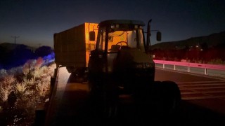 Erzincanda traktör ile otomobil çarpıştı