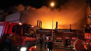 Erzurumda cağ kebabı dükkanlarında çıkan yangın evlere ve otele sıçradı