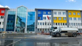 Esenyurt Belediyesi yeni eğitim yılı öncesi okullarda temizlik çalışması gerçekleştirdi