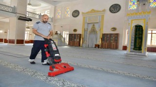 Esenyurt Belediyesinden camilere temizlik desteği