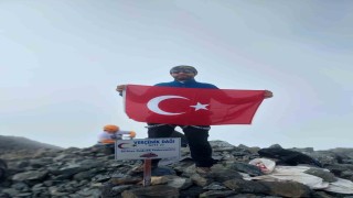 Eskişehir AFAD personeli Verçenik Dağı zirvesine ulaştı