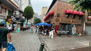 Eskişehirde sağanak vatandaşlara zor anlar yaşattı