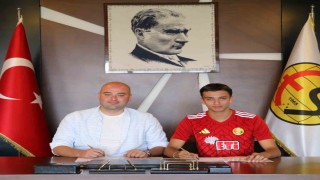 Eskişehirspor genç sporcu ile profesyonel sözleşme imzaladı