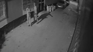 Ev kurşunlayan iki şüpheliden biri yakalandı