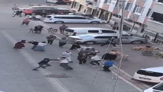 Ev sahibi kiracı tartışmasında ortalık karıştı; o anlar kamerada