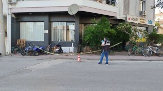 Evinin önünde tüfekli saldırıya uğradı