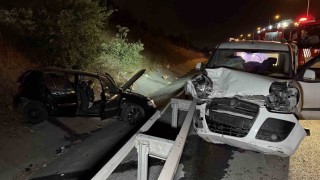 Eyüpsultanda 2 araç çarpıştı: 1i ağır 2 kişi ağır yaralı