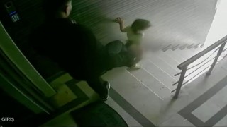 Eyüpsultanda 3 yaşındaki kızına tekme atıp merdivenlerden aşağı düşüren babaya tahliye